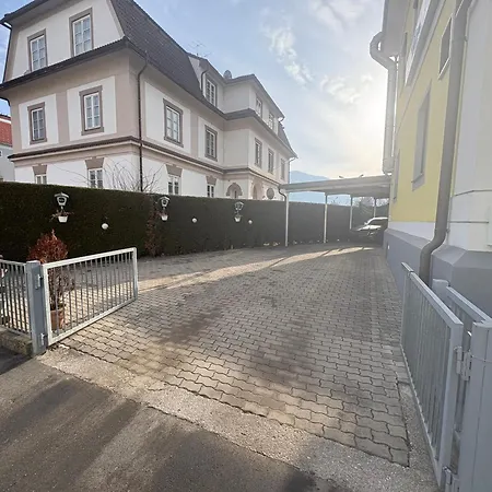 Knezevic Inn *