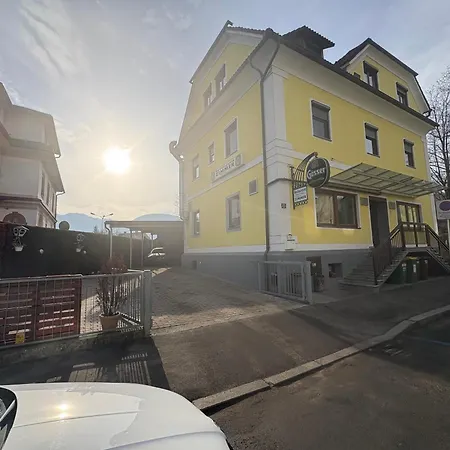 Inn Knezevic *