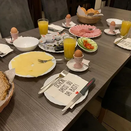 אורחן Knezevic *