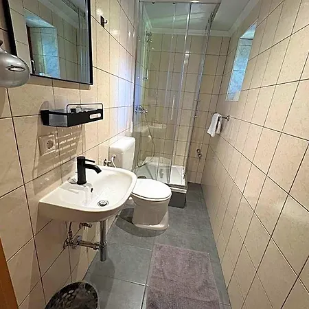 Knezevic Inn *